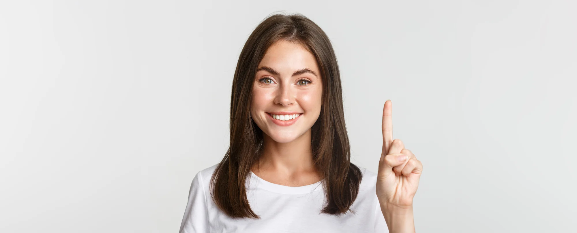 Mujer sonriendo que ha tenido estética dental Bonachera Romero
